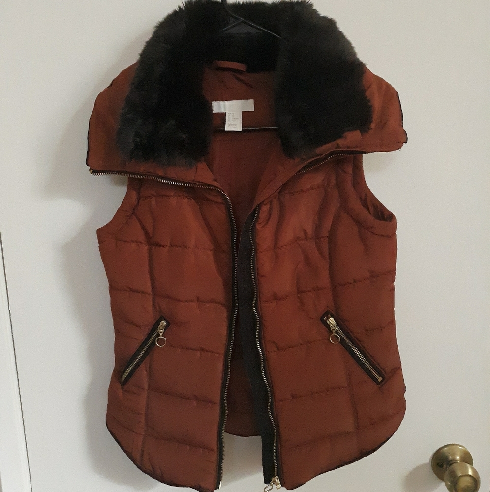 H&M (XS) Burnt Orange Puffer Vest